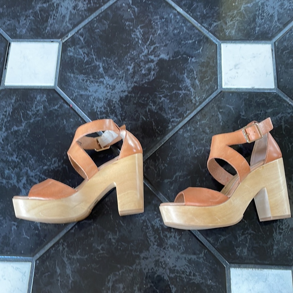 Platform sandals